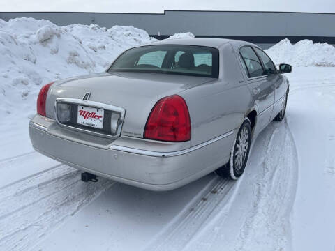 2004 Lincoln Town Car Signature