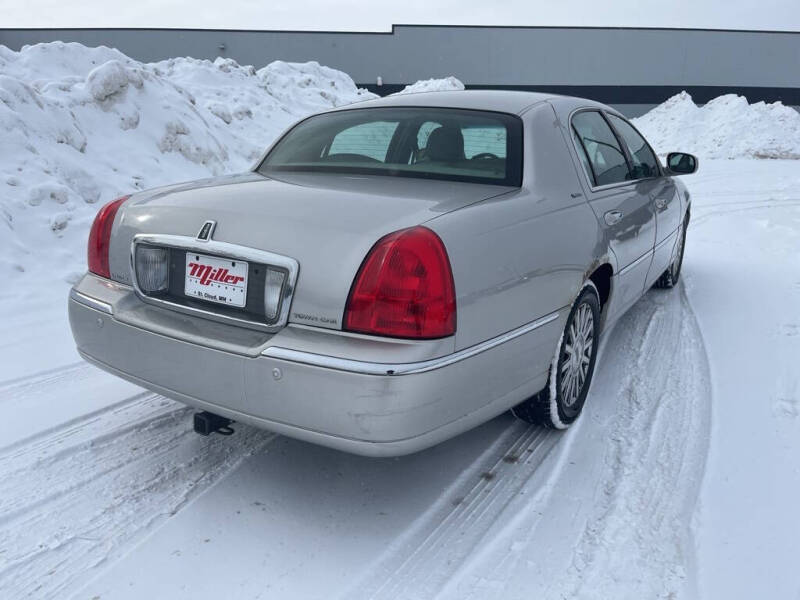 2004 Lincoln Town Car Signature