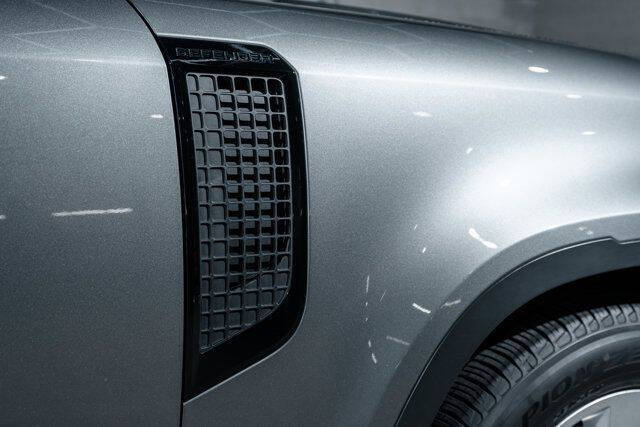 2022 Land Rover Defender 110 SE