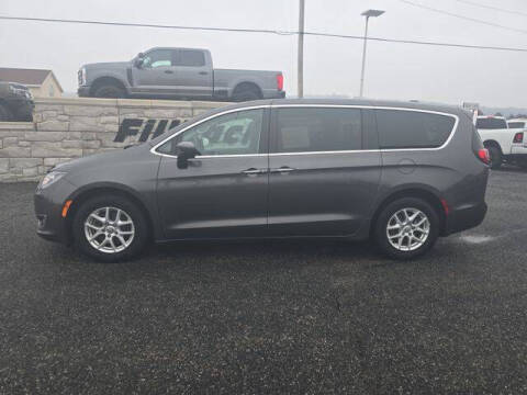 2017 Chrysler Pacifica Touring-L