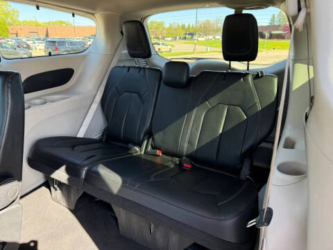2022 Chrysler Pacifica Touring L