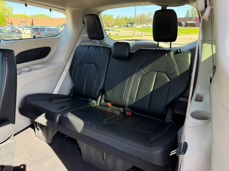 2022 Chrysler Pacifica Touring L