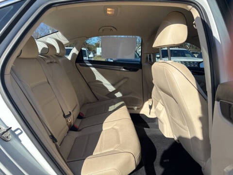 2017 Volkswagen Passat 1.8T R-Line