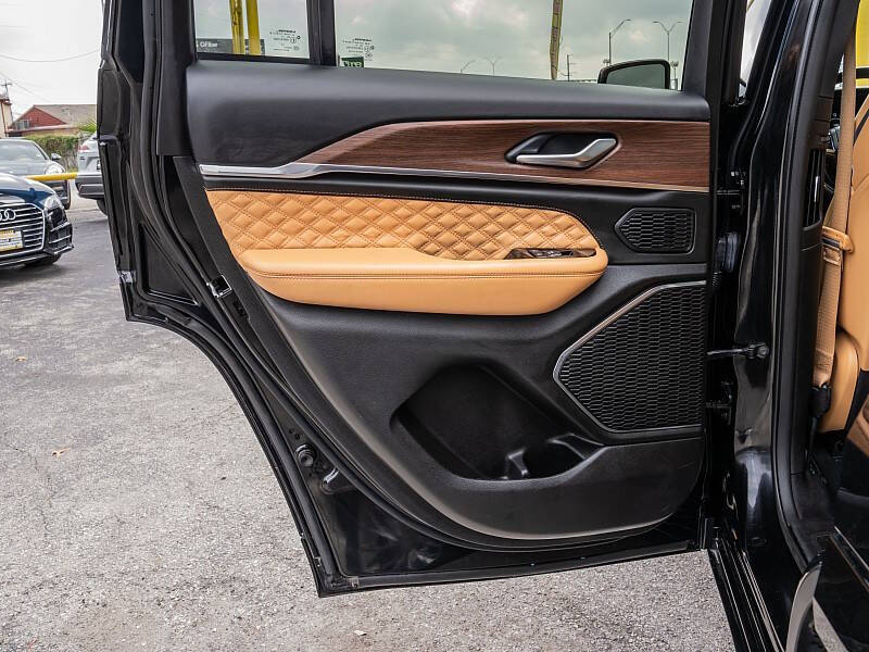 2022 Jeep Grand Cherokee Summit