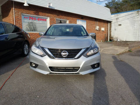2018 Nissan Altima for sale at Auto Villa in Danville VA