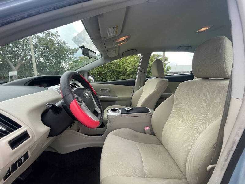 2014 Toyota Prius v Two