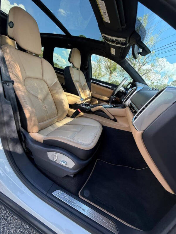2014 Porsche Cayenne Platinum
