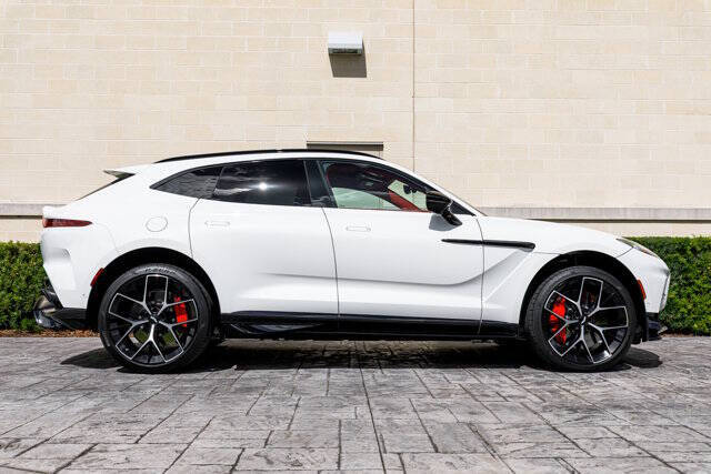 2025 Aston Martin DBX 707