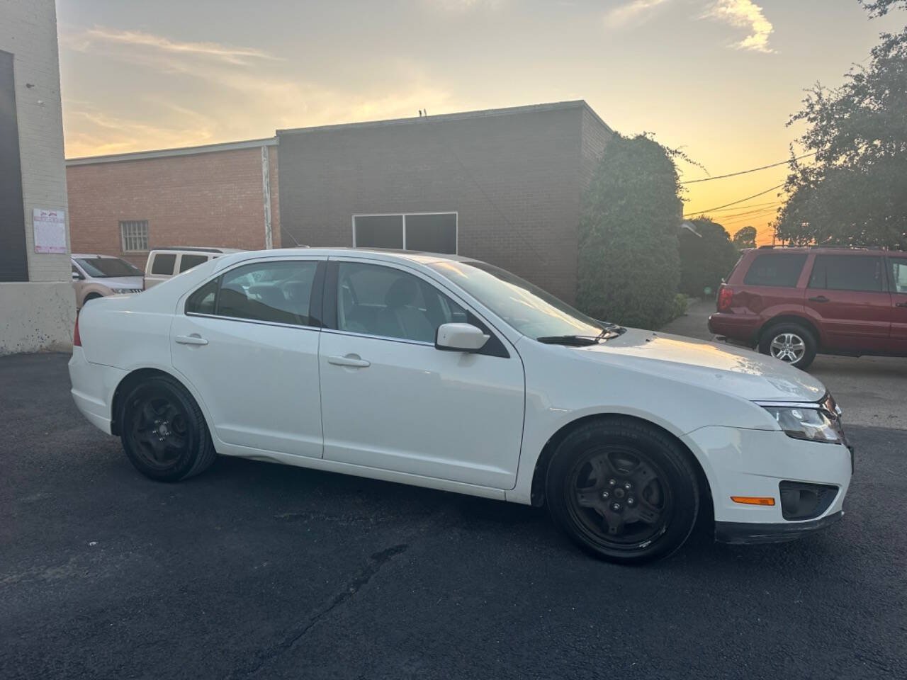 2010 Ford Fusion for sale at Sarenco Auto Inc in Dallas, TX