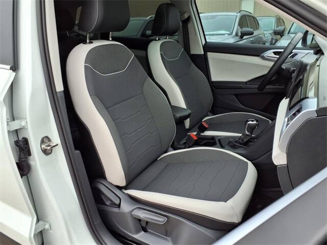 2025 Volkswagen Taos SE