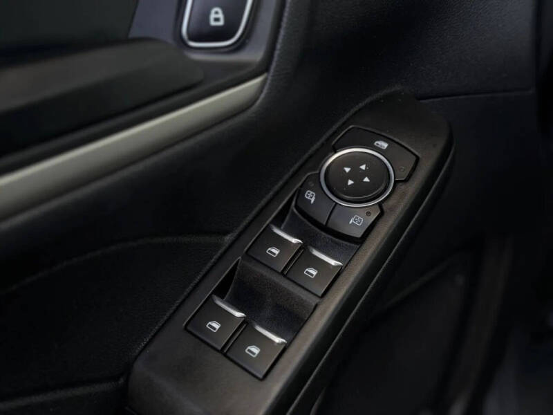 2022 Ford Escape Hybrid SE