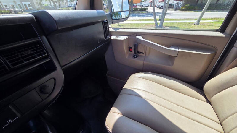2017 GMC Savana 2500