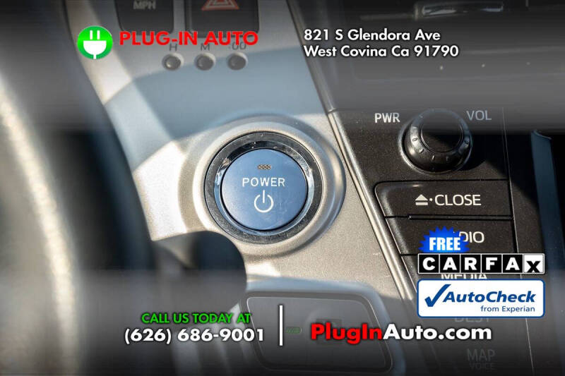 2013 Toyota Prius v Five