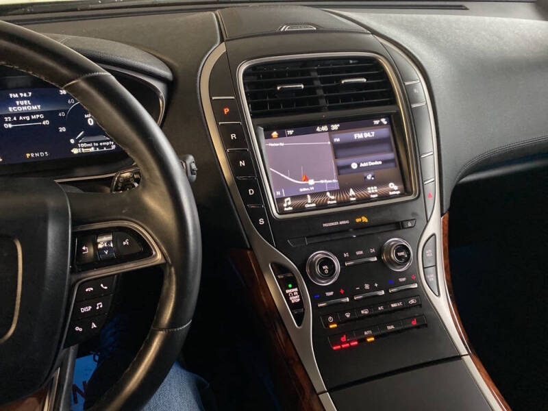 2019 Lincoln Nautilus Select