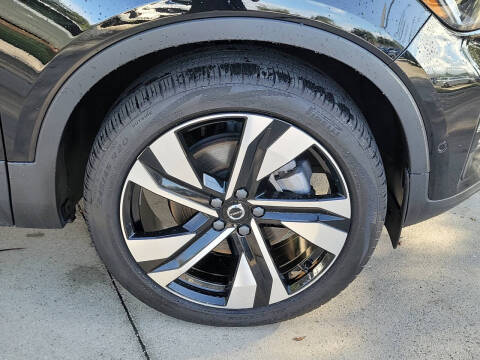 2024 Volvo XC40 B5 Plus Dark Theme