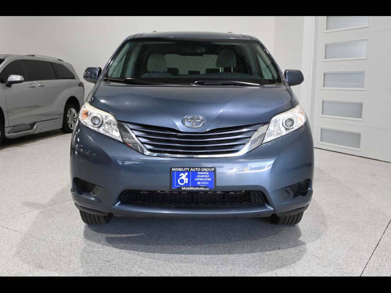 2016 Toyota Sienna LE Mobility 7-Passenger