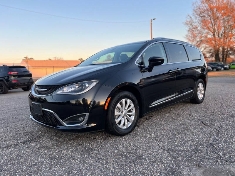 2019 Chrysler Pacifica for sale at Carworx LLC in Dunn NC