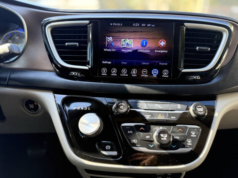 2017 Chrysler Pacifica Touring-L