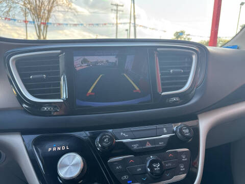 2017 Chrysler Pacifica Touring-L