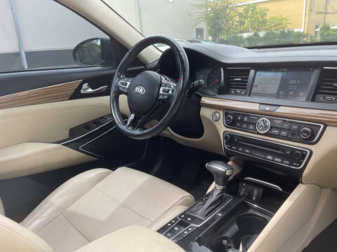 2017 Kia Cadenza Premium