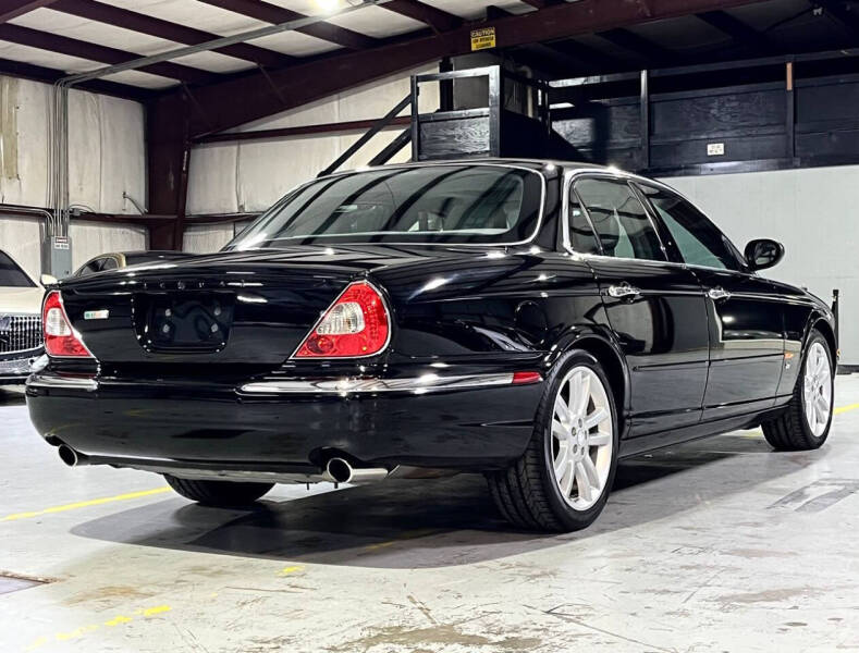 2004 Jaguar XJR