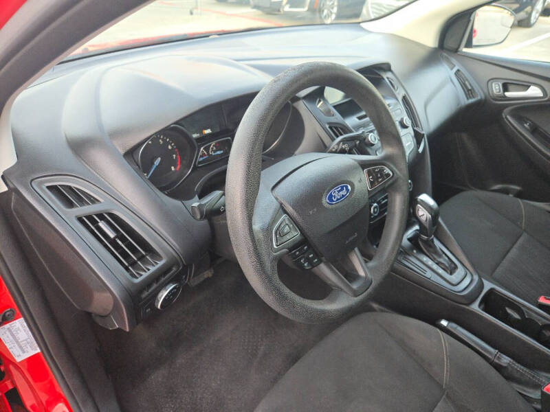 2015 Ford Focus SE photo 23