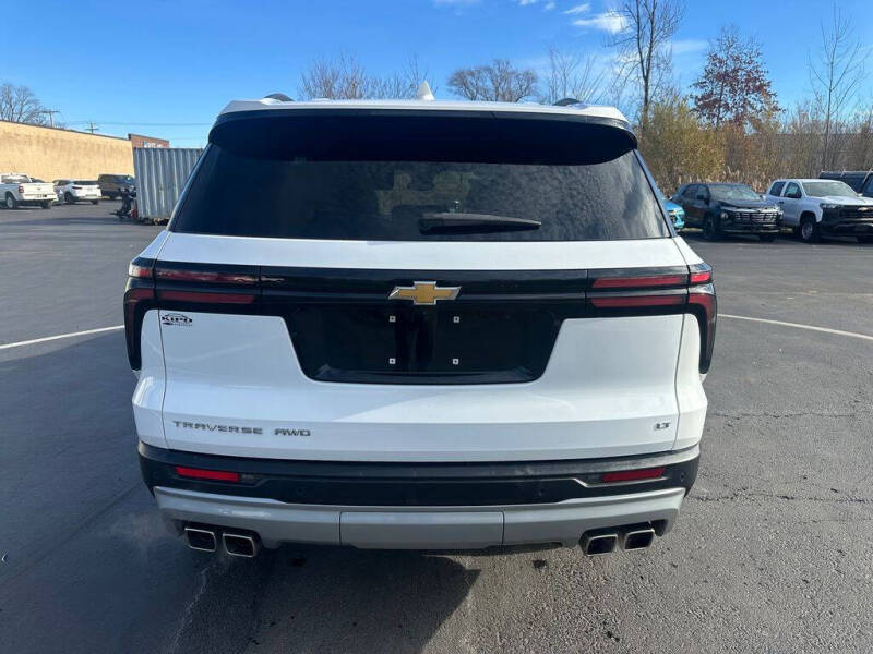 2024 Chevrolet Traverse LT