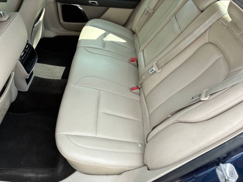 2017 Lincoln Continental Premiere