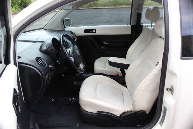 2008 Volkswagen New Beetle Triple White