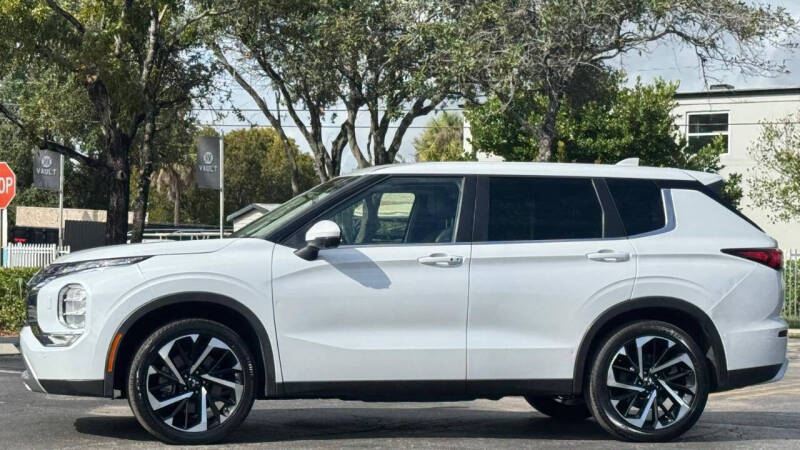 2022 Mitsubishi Outlander SE