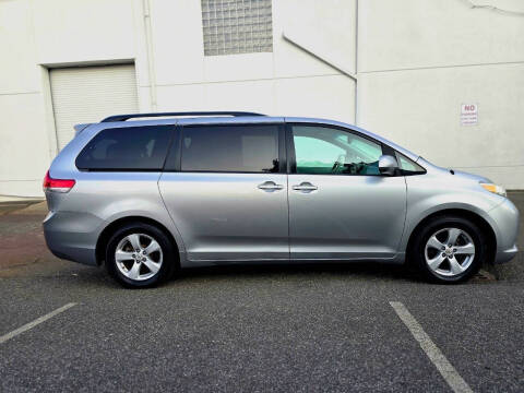 2011 Toyota Sienna LE 8-Passenger