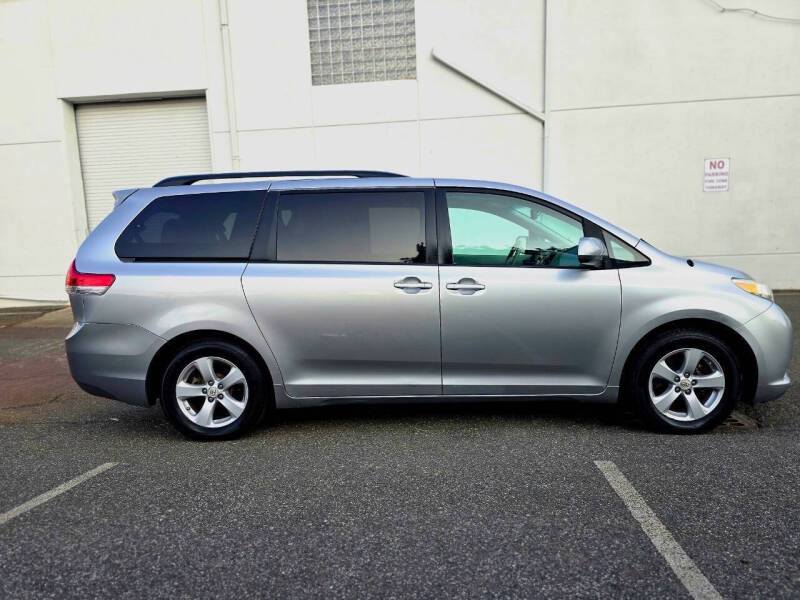 2011 Toyota Sienna LE 8-Passenger