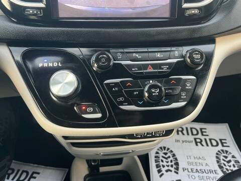 2023 Chrysler Pacifica Touring L