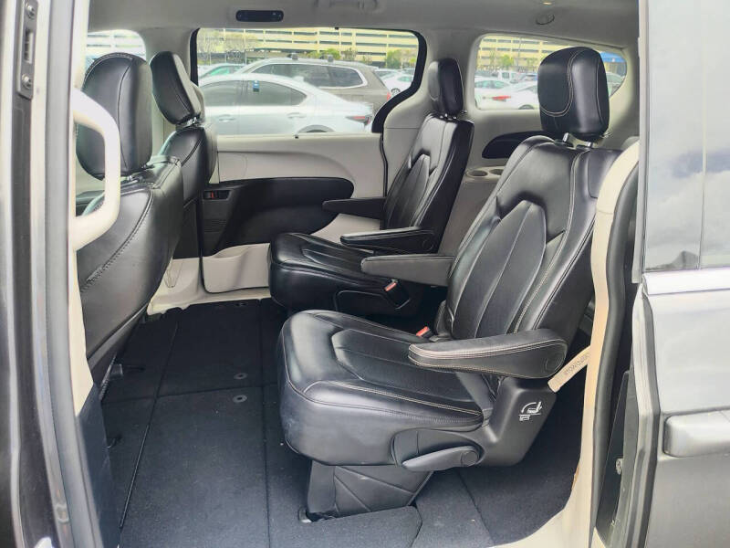 2020 Chrysler Voyager LXi