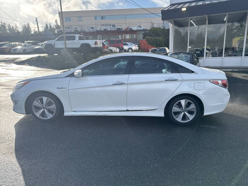 Used 2012 Hyundai Sonata Hybrid Base with VIN KMHEC4A4XCA038819 for sale in Edmonds, WA