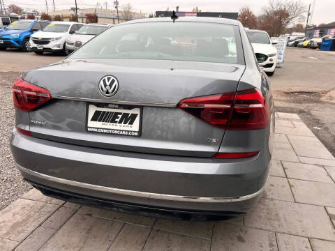 2017 Volkswagen Passat 1.8T R-Line