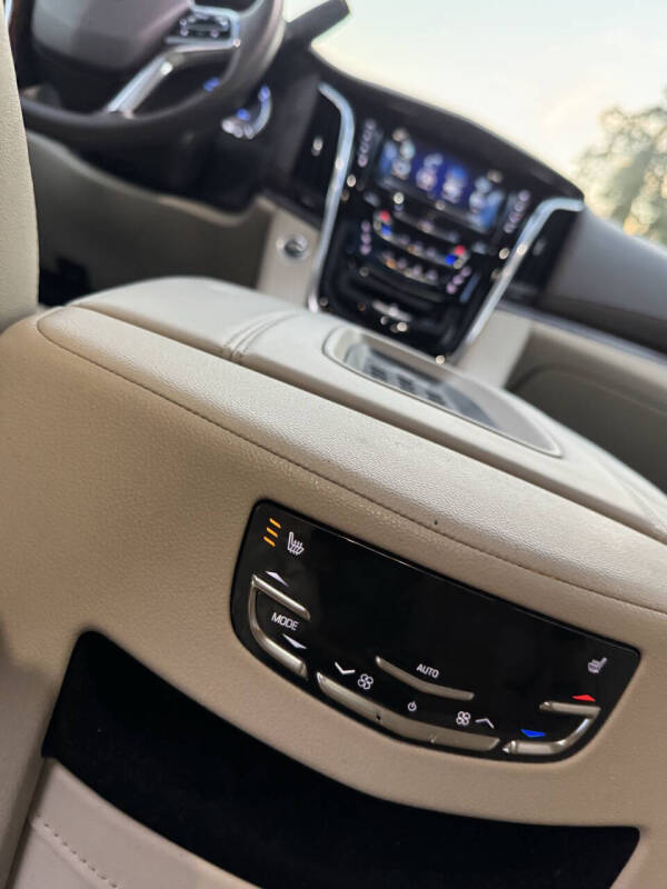 2017 Cadillac Escalade Luxury