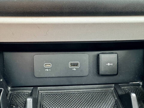 2020 Land Rover Defender 110 SE