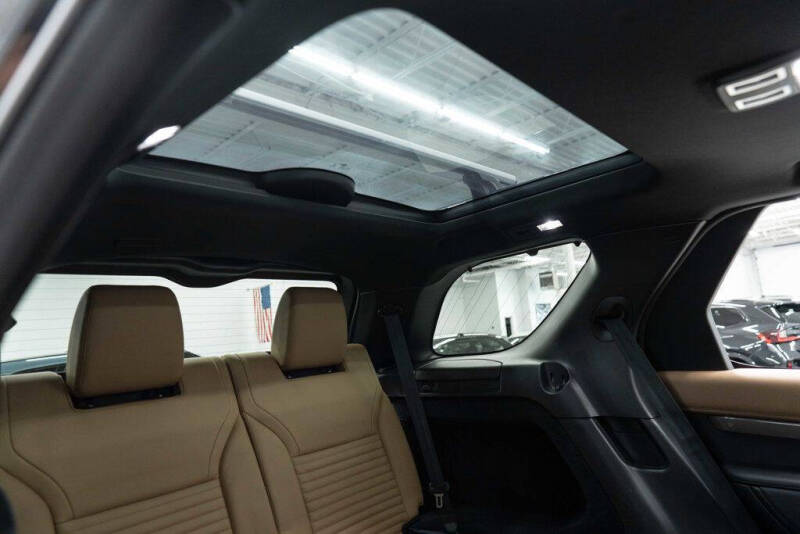 2023 Land Rover Discovery P300 S R-Dynamic