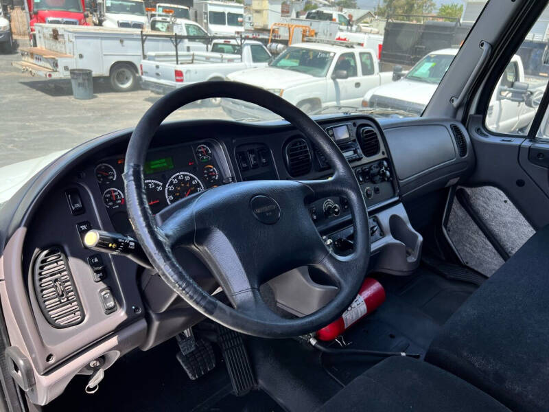 2017 Freightliner M2 106