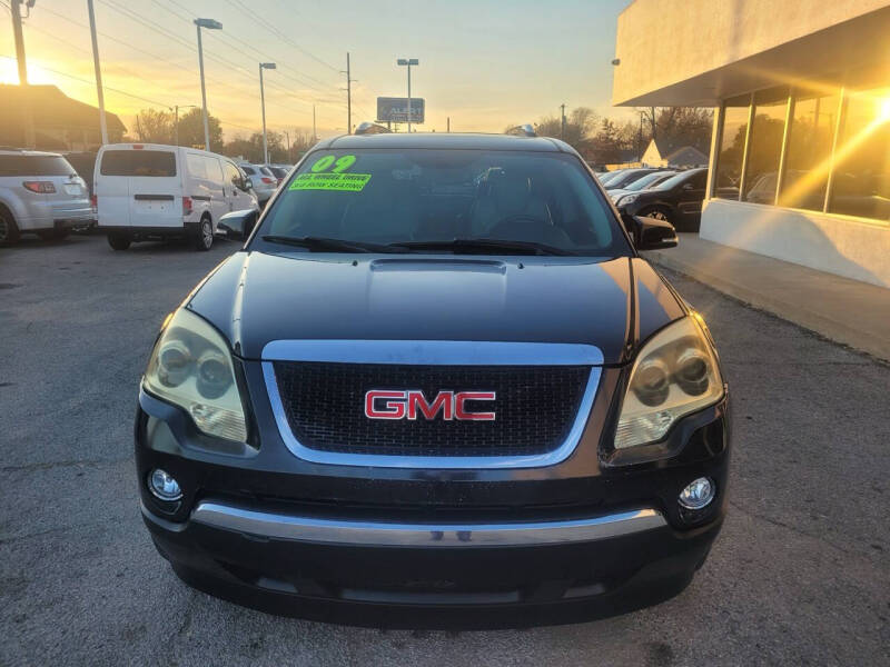 2009 GMC Acadia SLT2 photo 2