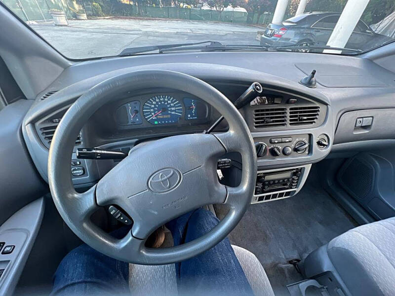 2003 Toyota Sienna CE