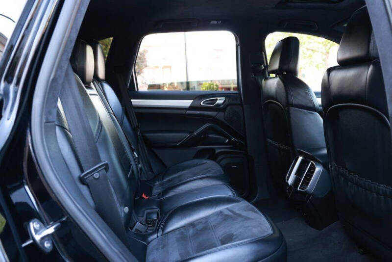 2013 Porsche Cayenne GTS