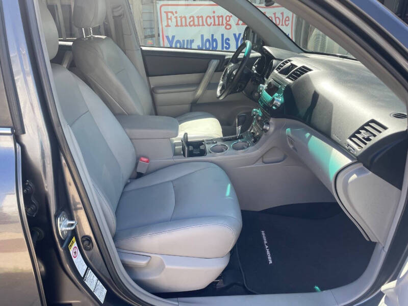 2011 Toyota Highlander SE