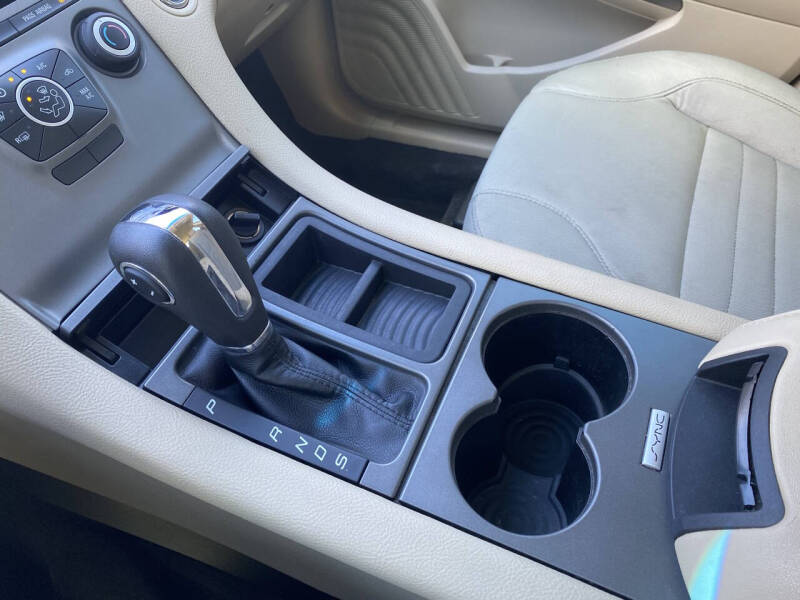 2016 Ford Taurus SE
