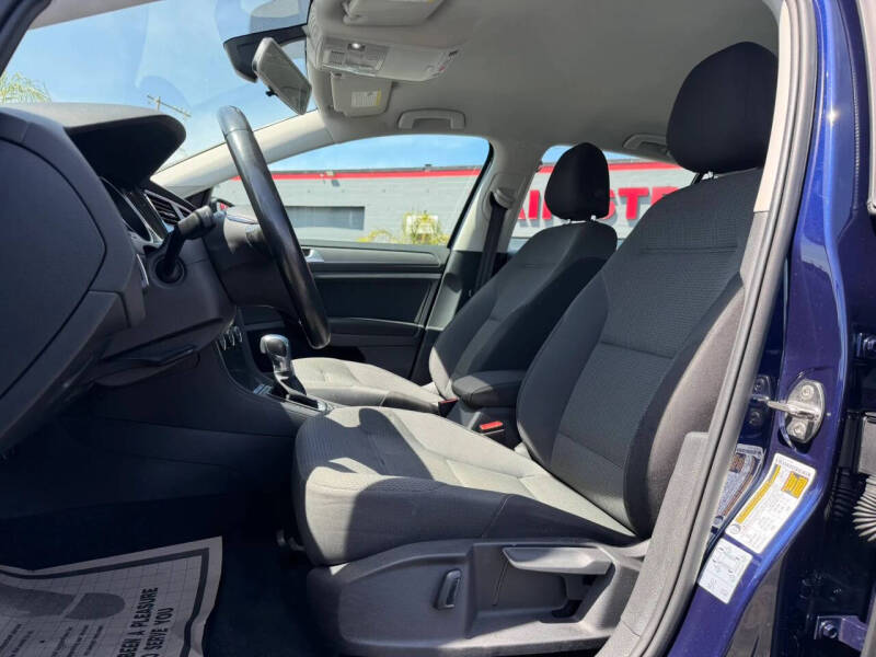 2017 Volkswagen e-Golf SE