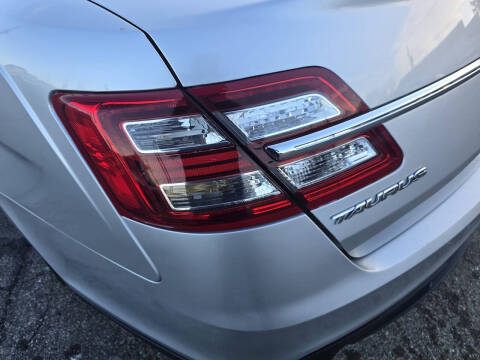 2016 Ford Taurus SE