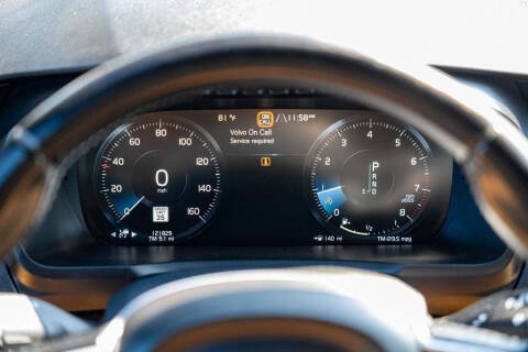 2017 Volvo XC90 T6 Momentum