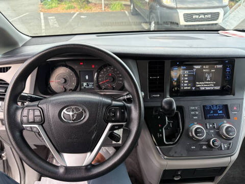2015 Toyota Sienna LE Mobility 7-Passenger