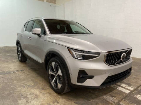 2025 Volvo XC40 B5 Plus Bright Theme